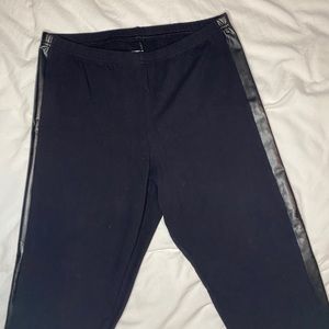 Leggings with leather stripe